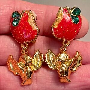 DISNEY SNOW WHITE COLLECTION GOLD TONE CHILDREN’S CLIP-ON STYLE DANGLE EARRINGS